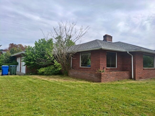404 S Washington Ave in Centralia, WA - Building Photo - Building Photo