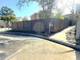 6315 Deerwood Rd in Houston, TX - Building Photo