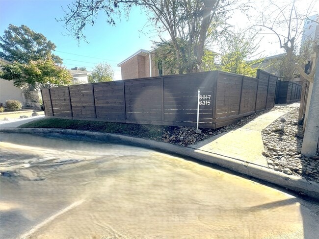 6315 Deerwood Rd in Houston, TX - Building Photo - Building Photo