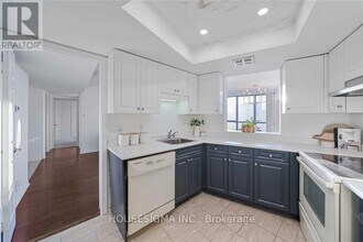 1230 Marlborough Ct in Oakville, ON - Building Photo - Building Photo