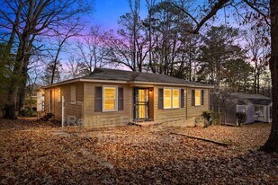 1317 Glenwood St NW in Center Point, AL - Building Photo