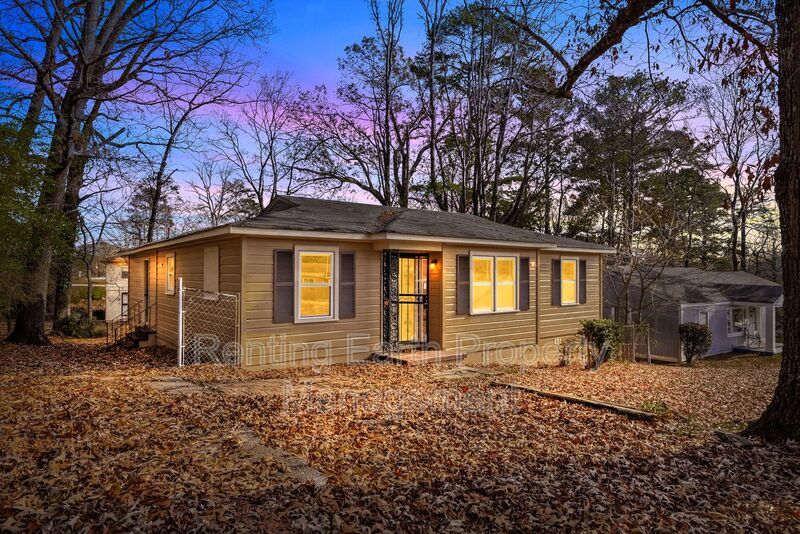 1317 Glenwood St NW in Center Point, AL - Building Photo