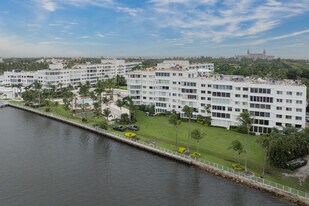 44 Cocoanut Row in Palm Beach, FL - Building Photo