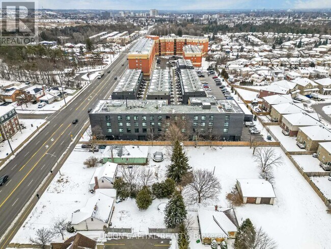1800-1800 Simcoe St N in Oshawa, ON - Building Photo - Building Photo
