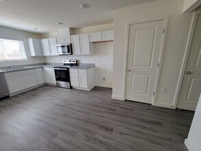 2081 Shady Tree Cir in Roseville, CA - Building Photo - Building Photo