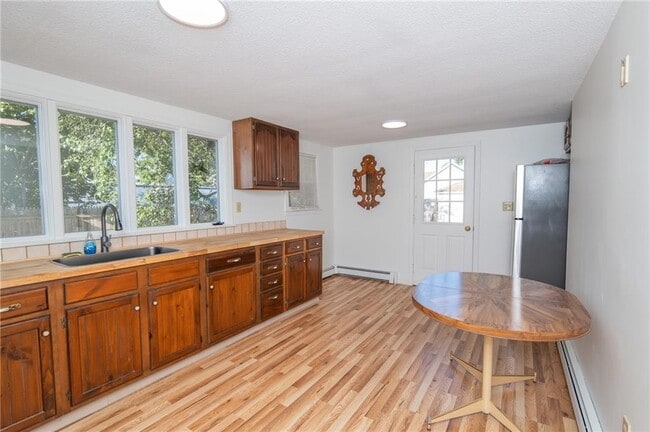 137A Kingstown Rd in Narragansett, RI - Building Photo - Building Photo