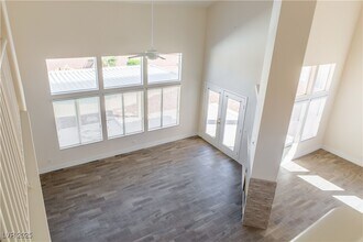 1660 Mt Tremblant Ave in Las Vegas, NV - Foto de edificio - Building Photo