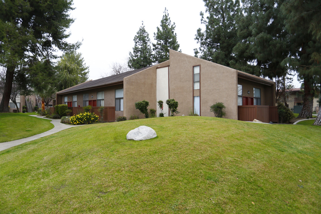 Pacific Terrace in Bakersfield, CA - Foto de edificio