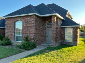 432-434 Chestnut Ln in Desoto, TX - Building Photo