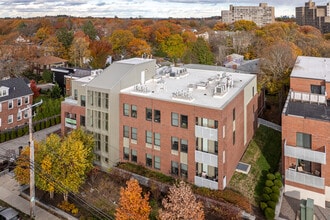 Langley Terrace in Newton, MA - Foto de edificio - Building Photo