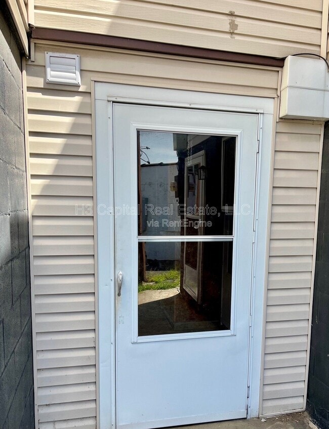 117 N Shamrock St in East Alton, IL - Foto de edificio - Building Photo