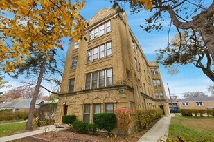 1507 Dobson St in Evanston, IL - Building Photo