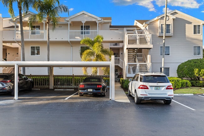 2651 Citrus Lake Dr in Naples, FL - Foto de edificio - Building Photo