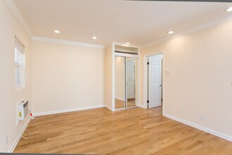 2135 S Cloverdale Ave, Unit NA in Los Angeles, CA - Foto de edificio - Building Photo