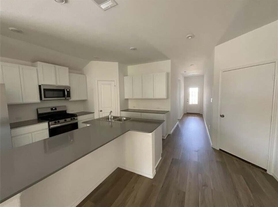2409 Four Waters Lp in Andice, TX - Building Photo