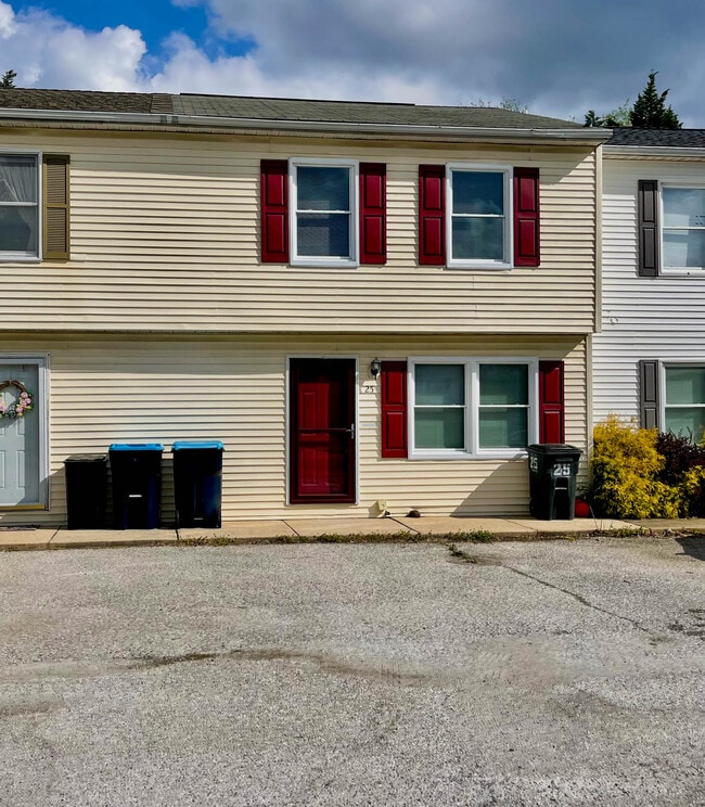 property at 25 Camelot Ct