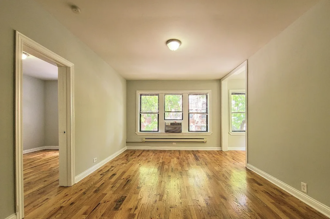 3723 N Pine Grove Ave, Unit 2 in Chicago, IL - Building Photo