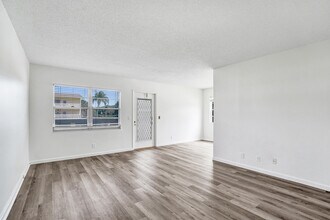 57 Dorset Dr in Boca Raton, FL - Building Photo - Building Photo