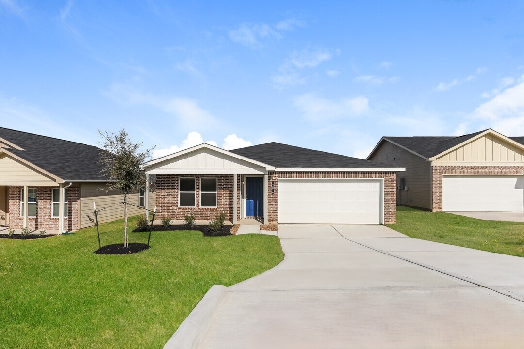 13011 S Green Wing Cir in Willis, TX - Building Photo