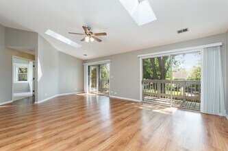 353 Pembroke Ct in Schaumburg, IL - Building Photo - Building Photo