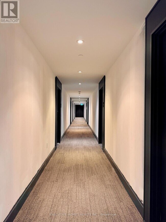 395 Dundas St W in Oakville, ON - Building Photo - Building Photo