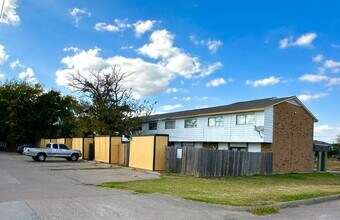 2405 Doreen St in Grand Prairie, TX - Building Photo - Building Photo