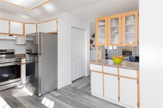 24 Richmond Way in Winnipeg, MB - Building Photo - Building Photo