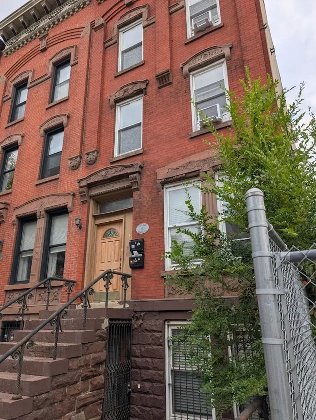 56 Madison Ave, Unit 2 in Jersey City, NJ - Building Photo - Building Photo