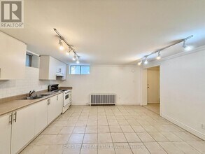 126 Concord Ave in Toronto, ON - Building Photo - Building Photo