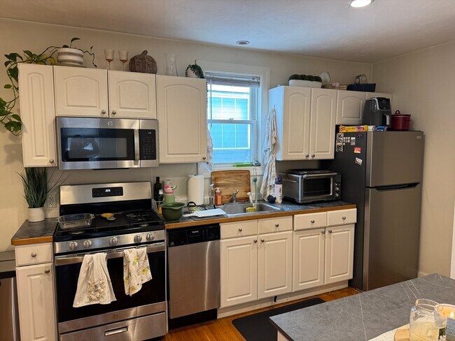 property at 682 E 7th St