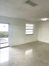 726 NW 22nd Ct, Unit 6306 in Miami, FL - Foto de edificio - Building Photo