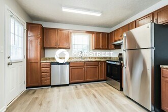 212 Tecumseh Dr in Shepherdsville, KY - Foto de edificio - Building Photo