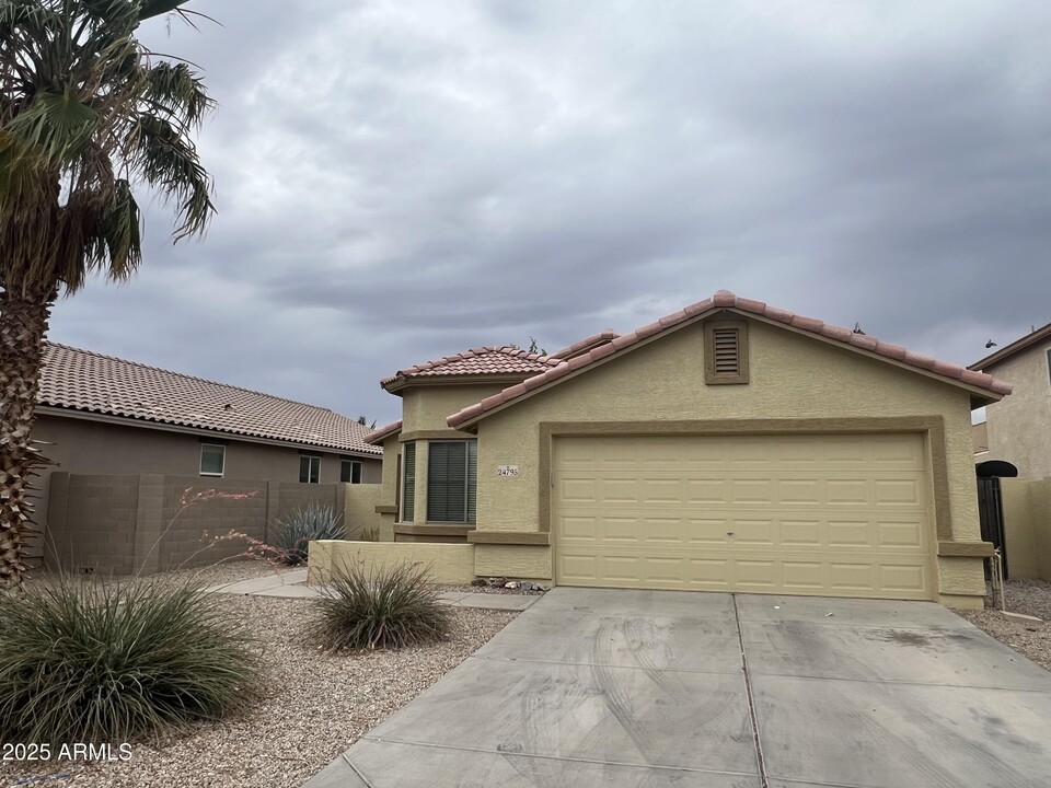 24795 W Wayland Dr in Buckeye, AZ - Building Photo
