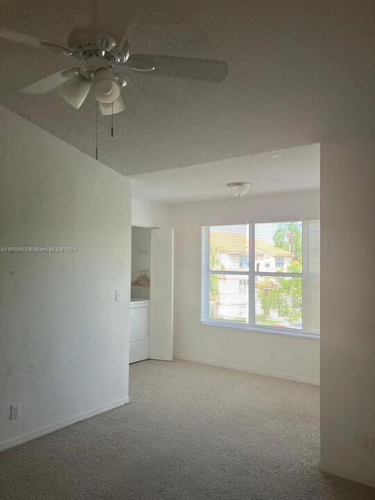 3430 Pinewalk Dr N in Margate, FL - Building Photo