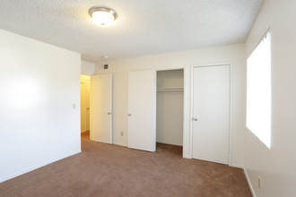 Lexington Square in Clovis, CA - Building Photo - Interior Photo