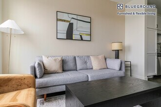 100 N Addison Ave, Unit SI FL6-ID1277 in Elmhurst, IL - Foto de edificio - Building Photo