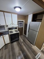 905 W 37th Ave in Hobart, IN - Building Photo