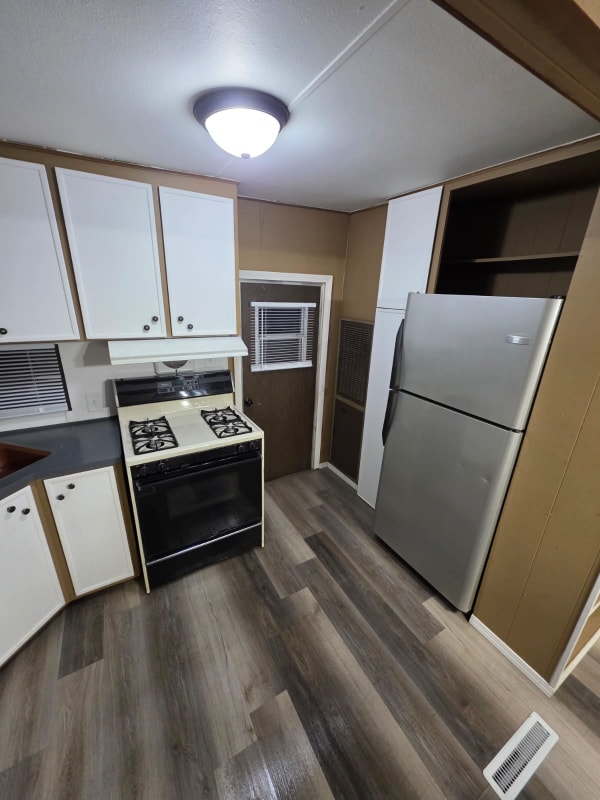 property at 905 W 37th Ave