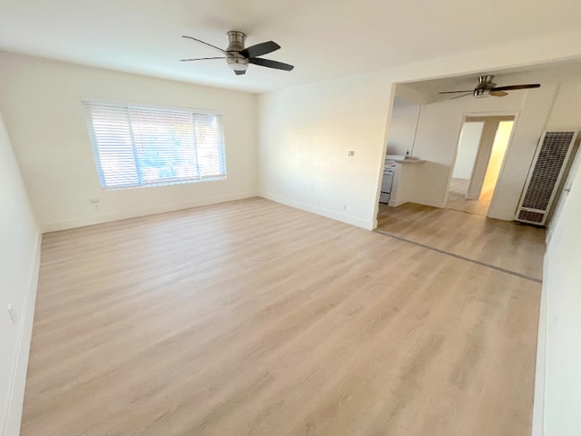 2115 Placentia Ave, Unit 18 in Costa Mesa, CA - Building Photo - Building Photo