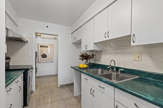 2462 Rowntree Way in South San Francisco, CA - Building Photo - Building Photo