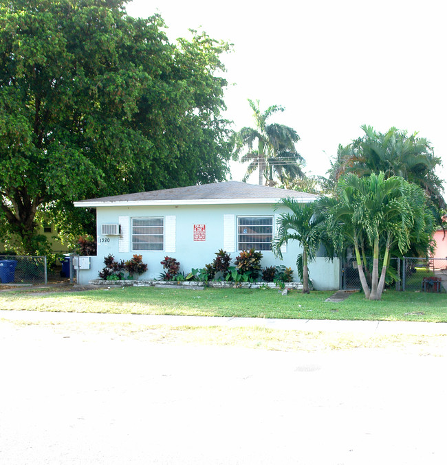 1380 NE 111th St in Miami, FL - Building Photo - Building Photo