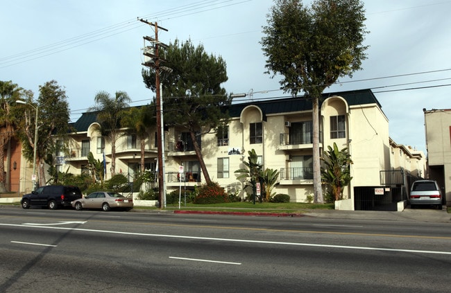 20317 Saticoy St Apartments