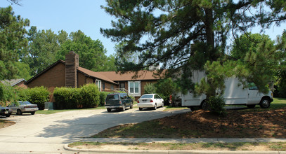 4700 Matt Dr in Raleigh, NC - Foto de edificio - Building Photo