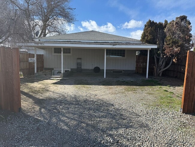 property at 902 S 29th Ave