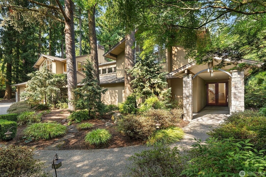 8300 SE 82nd St in Mercer Island, WA - Building Photo