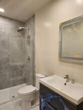 570 Boden Way in Oakland, CA - Foto de edificio - Interior Photo