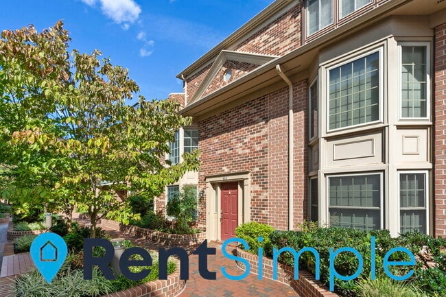 property at 602 N Tazewell St