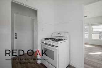 350 E Cypress Ave in Burbank, CA - Building Photo - Building Photo