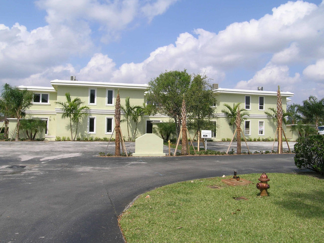 Courtyards at Martel Arms in Delray Beach, FL - Building Photo - Building Photo