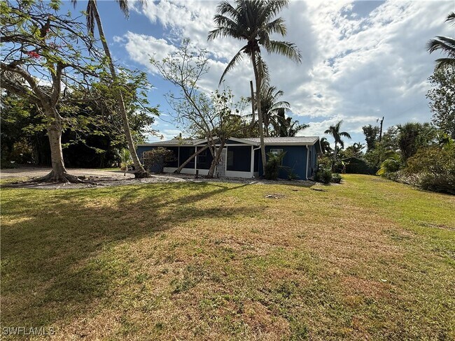 10899 Russell Rd in Bokeelia, FL - Building Photo - Building Photo